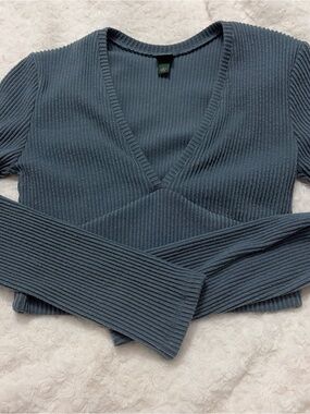 wild fable ribbed V-neck crop top in blue-gray